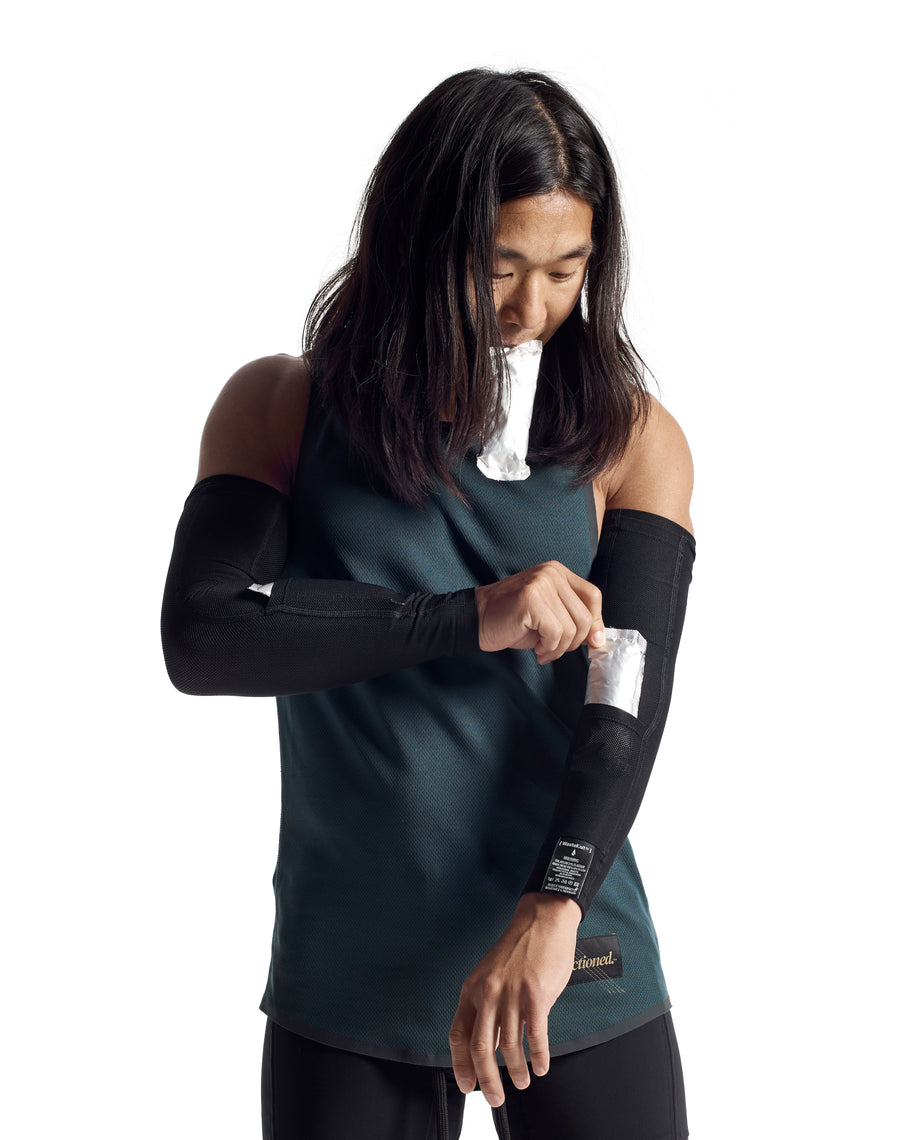 UN-Race Sleeves [black] – unsanctioned running